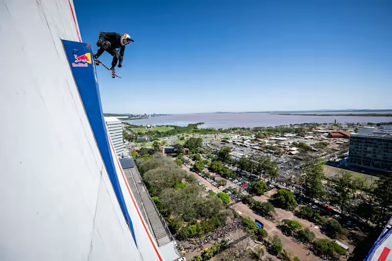 Red Bull: Sandro Dias rompe 2 récords mundiales en la rampa de skate más grande de la historia