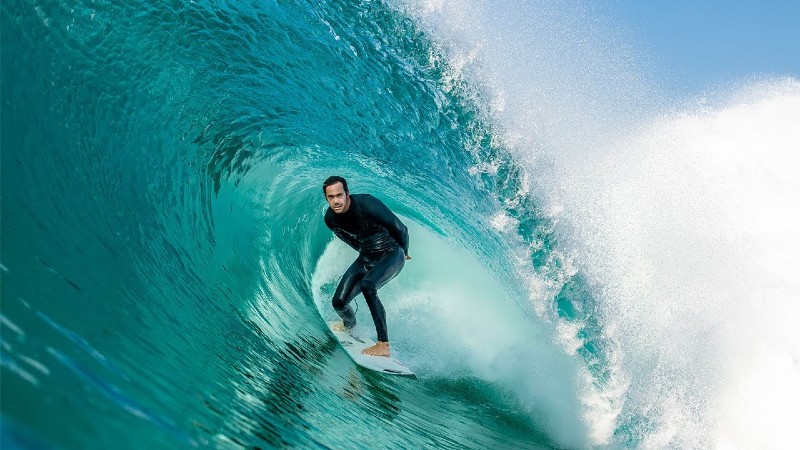  Jordy Smith surfeando en Durban