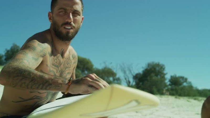 Filipe Toledo surfeando en Australia 